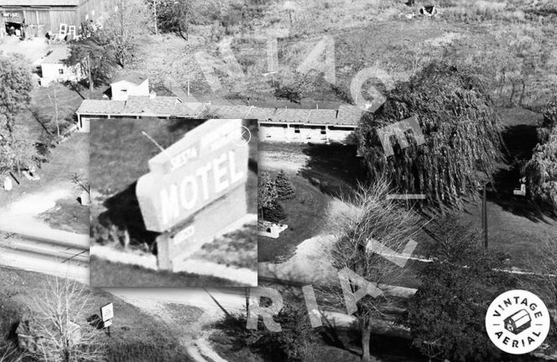 Siesta Motel - 1964 Aerial - Sign Closeup (newer photo)